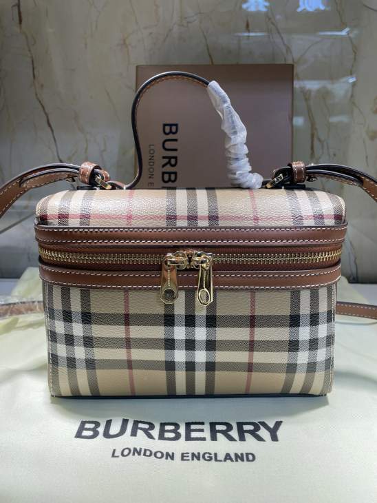 Picture of Burberry Handbags _SKUfw218532222fw